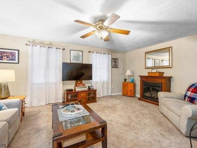 house with 3 bedroom, Hopatcong NJ ES106070211