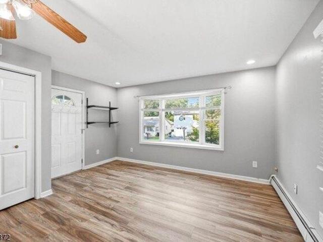 house with 3 bedroom, Hopatcong NJ ES106126687