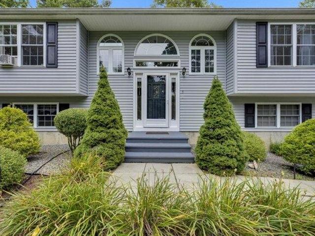 house with 3 bedroom, Hubbardston MA ES105493639