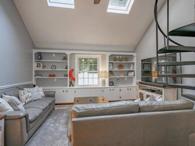 house with 3 bedroom, Hudson NH ES104405691