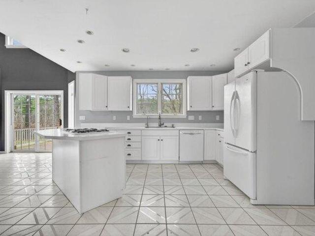 house with 3 bedroom, Hudson NH ES105577938