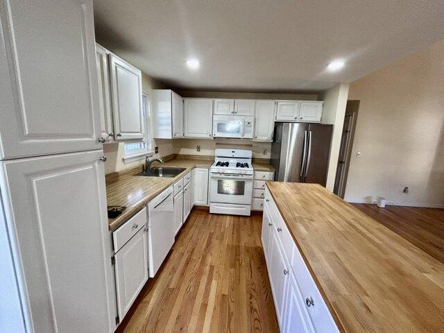 house with 3 bedroom, Hyannis MA ES106053440