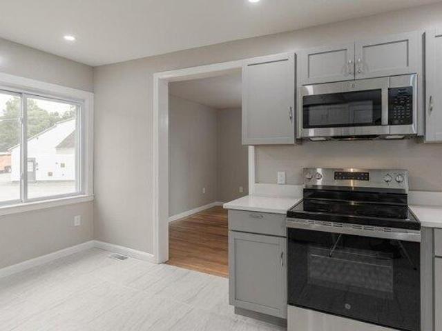 house with 3 bedroom, Keene NH ES105497098