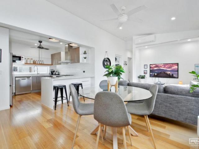 For Rent 3 Bedroom House Lammermoor QLD DS101672492
