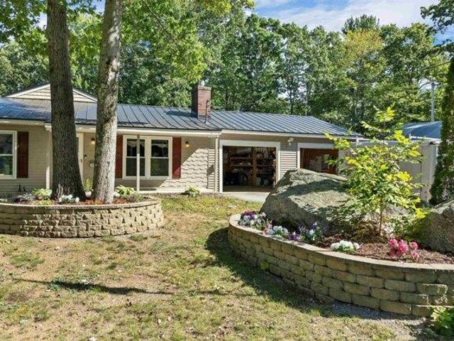 house with 3 bedroom, Laconia NH ES105562447
