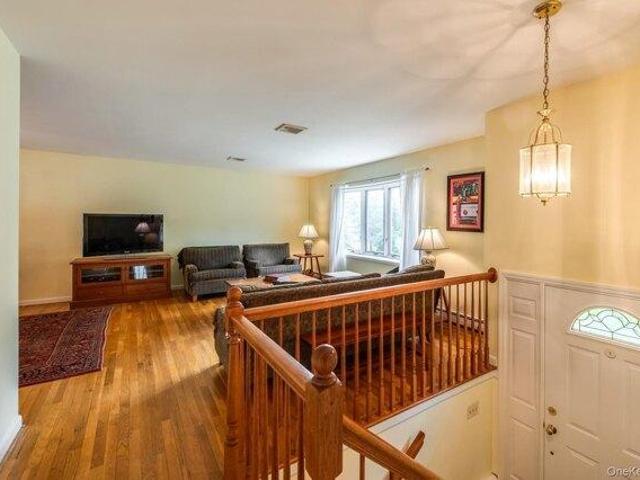 house with 3 bedroom, Lagrangeville NY ES105287681
