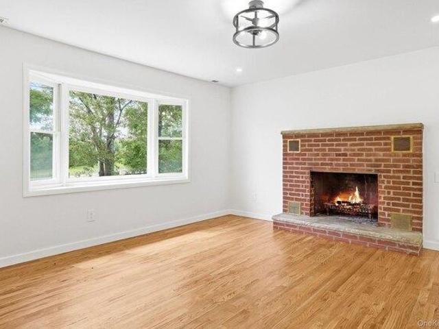 house with 3 bedroom, Lagrangeville NY ES105289293
