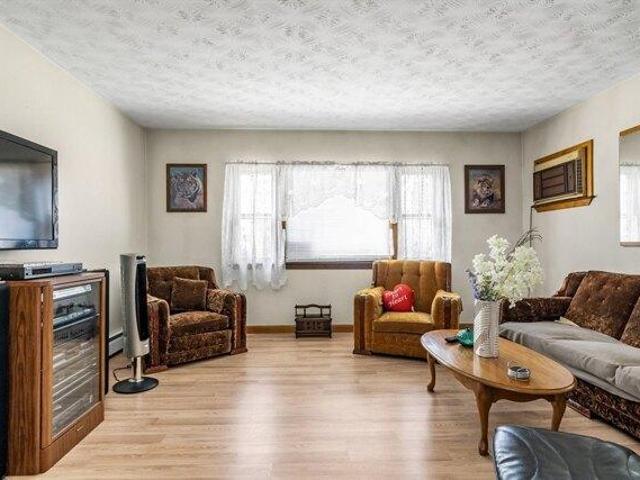 house with 3 bedroom, Lawrence MA ES105610984
