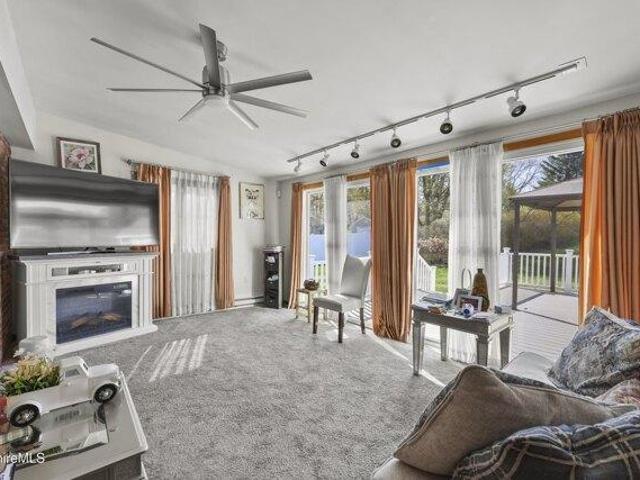 house with 3 bedroom, Lee MA ES104406011