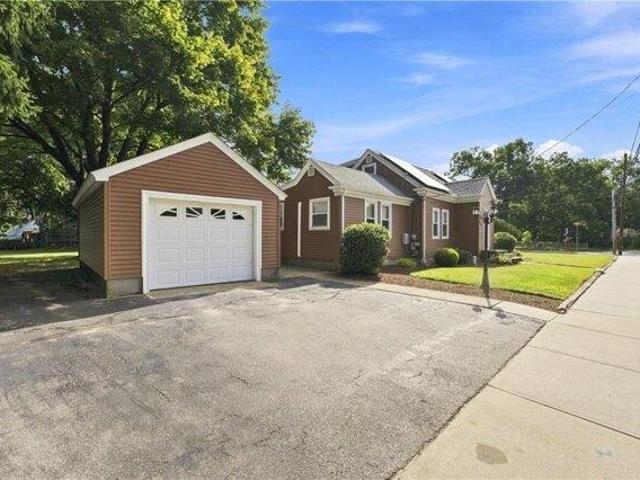 house with 3 bedroom, Lincoln RI ES105591857