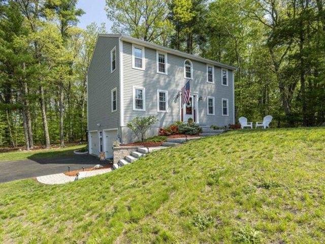 house with 3 bedroom, Londonderry NH ES104541581