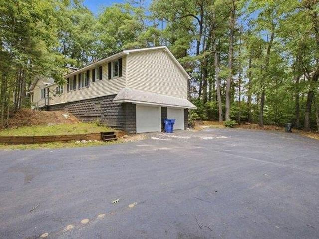 house with 3 bedroom, Londonderry NH ES105383790