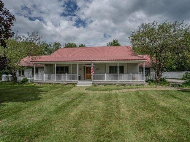 house with 3 bedroom, Loudon NH ES104265483