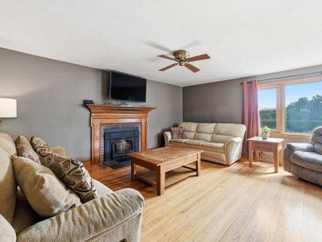 house with 3 bedroom, Ludlow MA ES105240992