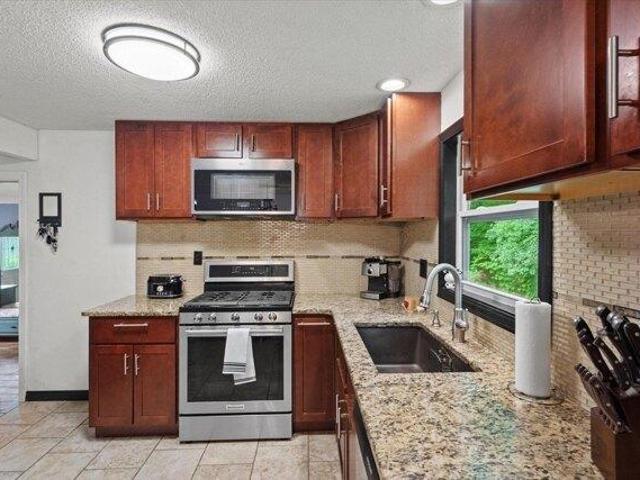 house with 3 bedroom, Ludlow MA ES105241934