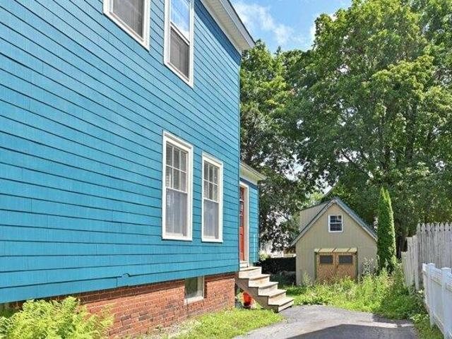 house with 3 bedroom, Manchester NH ES105384167
