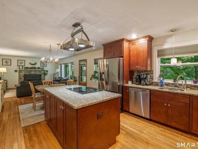 house with 3 bedroom, Manchester CT ES105142159