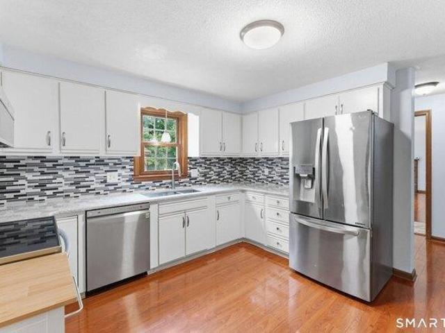 house with 3 bedroom, Manchester CT ES105289923