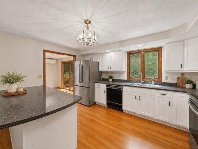 house with 3 bedroom, Mansfield MA ES105404721