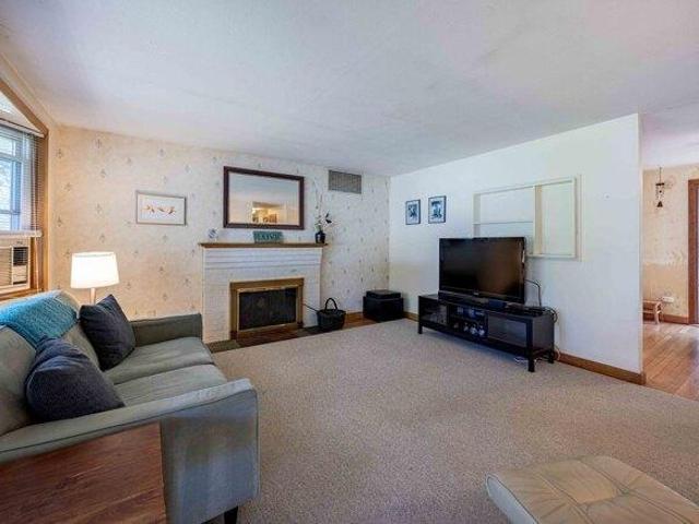 house with 3 bedroom, Medway MA ES105575902