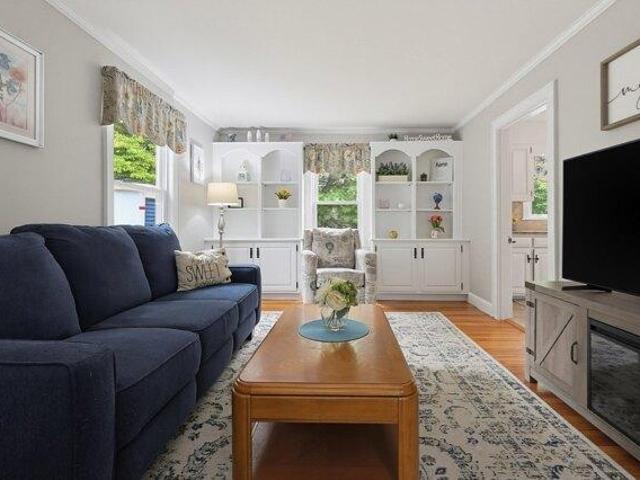 house with 3 bedroom, Medfield MA ES105632589