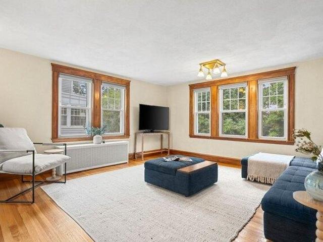 house with 3 bedroom, Medford MA ES105403017
