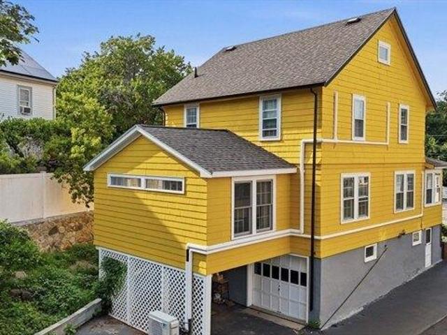 house with 3 bedroom, Medford MA ES105425549
