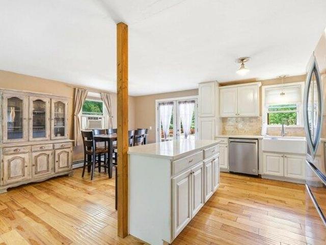 house with 3 bedroom, Merrimack NH ES104295529