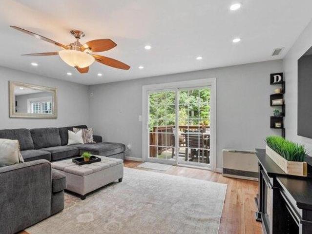 house with 3 bedroom, Merrimack NH ES105385931