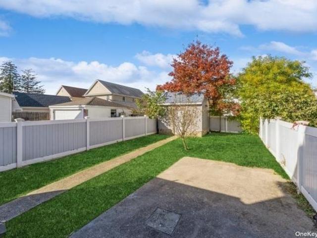 house with 3 bedroom, Mineola NY ELS72692156