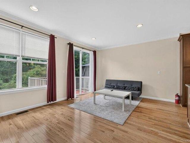 house with 3 bedroom, Middletown NY ES105293121