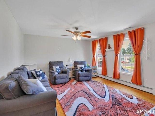house with 3 bedroom, Middletown CT ES104540159