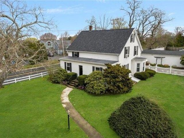 house with 3 bedroom, Middletown RI ES104850478