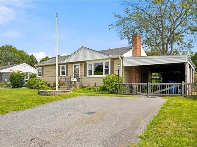 house with 3 bedroom, Middletown RI ES105475478