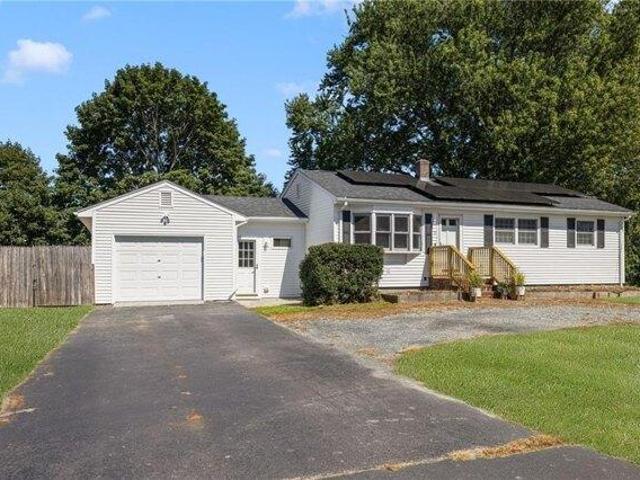 house with 3 bedroom, Middletown RI ES105574523