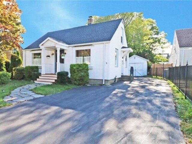 house with 3 bedroom, Middletown RI ES105630865