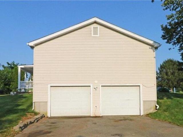 house with 3 bedroom, Middletown RI ES105679260