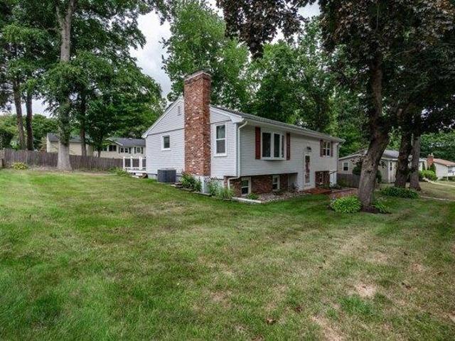 house with 3 bedroom, Milford MA ES105550561
