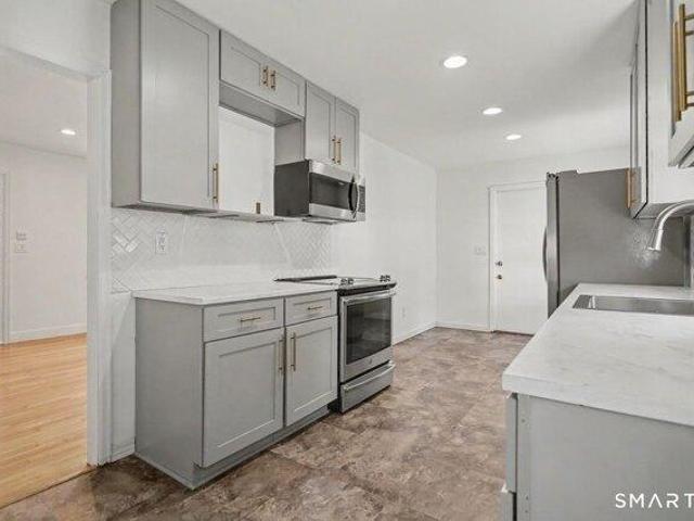 house with 3 bedroom, Milford CT ES105414926