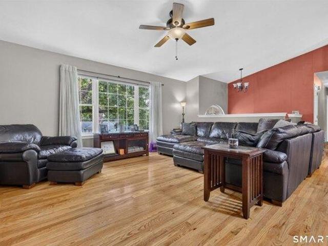 house with 3 bedroom, Milford CT ES105423360
