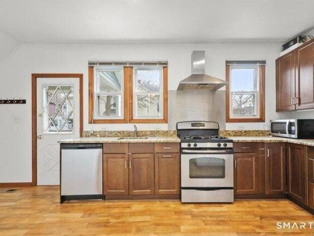 house with 3 bedroom, Milford CT ES105439912