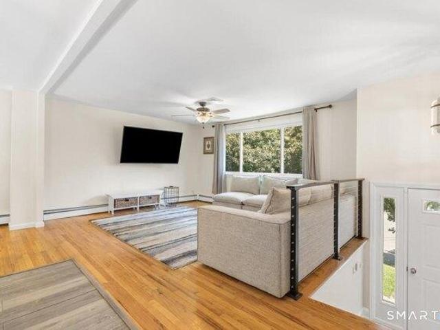 house with 3 bedroom, Milford CT ES105442058