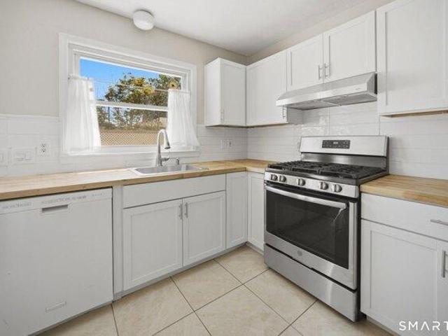 house with 3 bedroom, Milford CT ES105534746