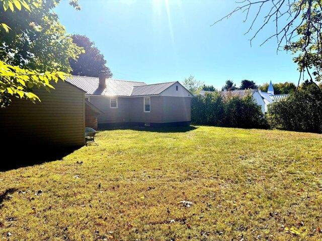 house with 3 bedroom, Millinocket ME ES105695076