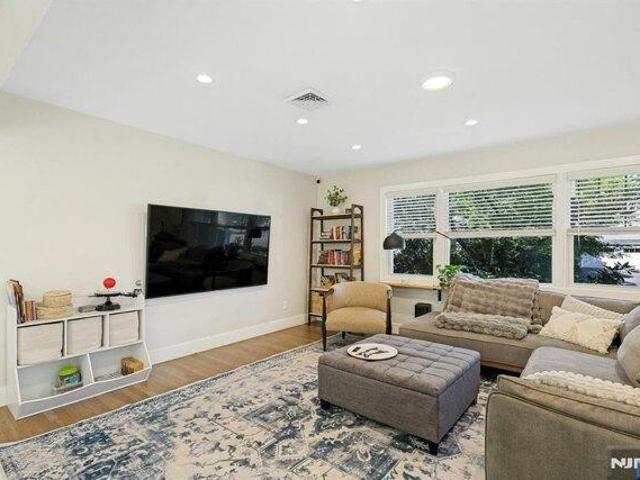 house with 3 bedroom, Montclair NJ ES105589138