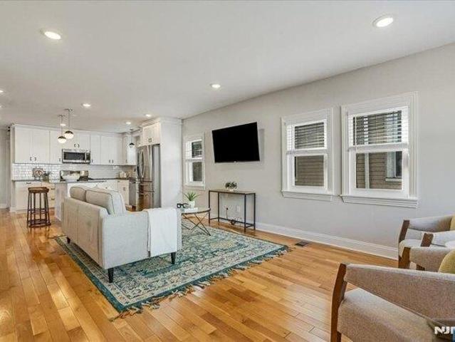 house with 3 bedroom, Montclair NJ ES105651398