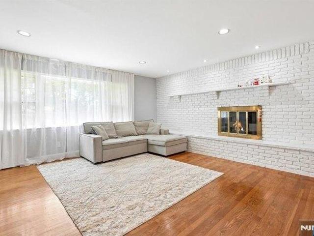 house with 3 bedroom, Montvale NJ ES105279268