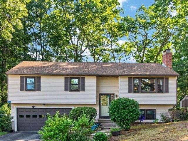 house with 3 bedroom, Nashua NH DS104480117