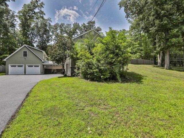 house with 3 bedroom, Nashua NH ES104478513
