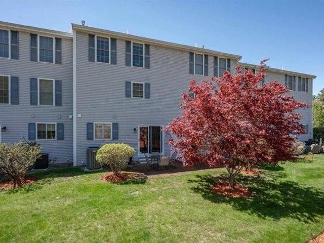 house with 3 bedroom, Nashua NH ES104513928